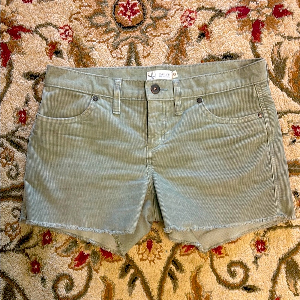 Title Nine Carve Designs Dogtown Corduroy Shirts Women’s size 0, fits like a 2